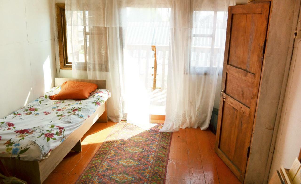 Guesthouse Bermet Tong Esterno foto