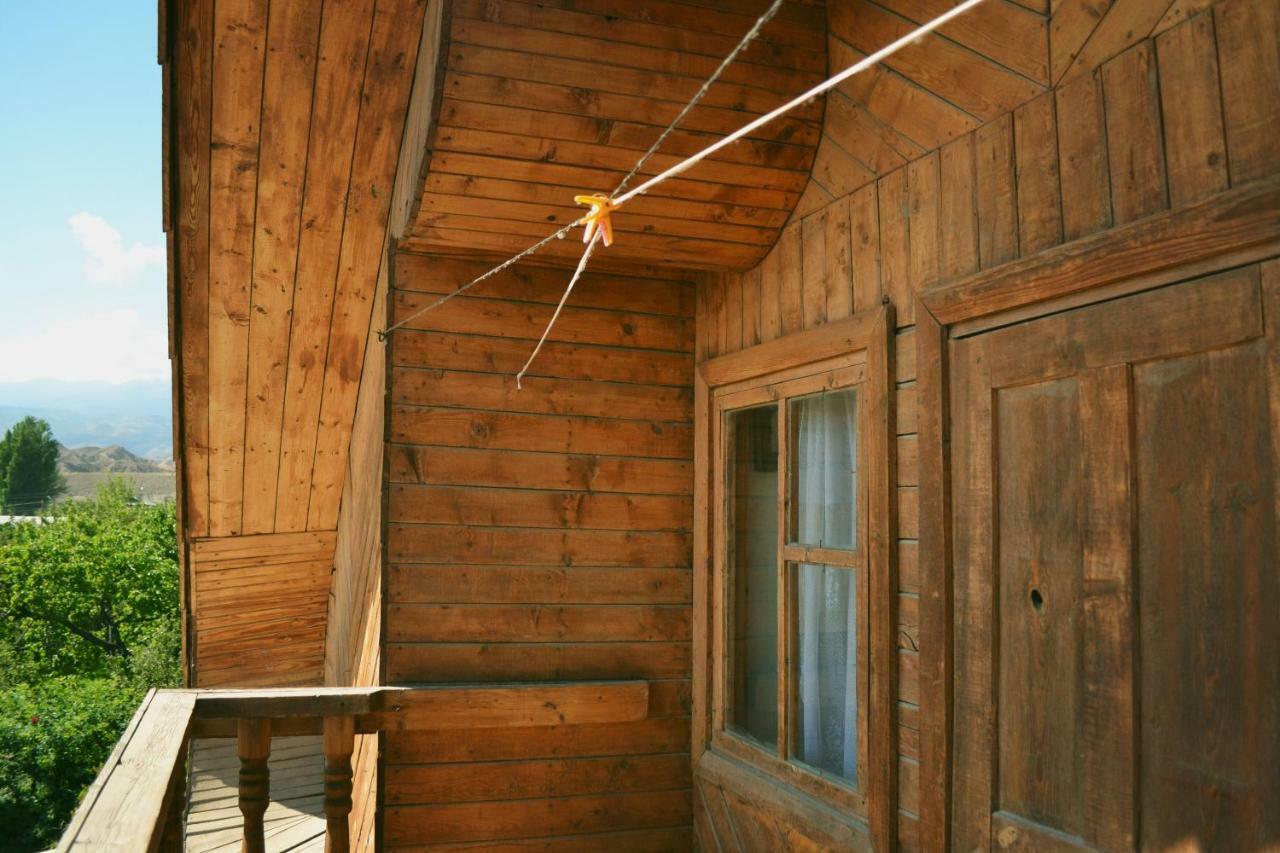 Guesthouse Bermet Tong Esterno foto