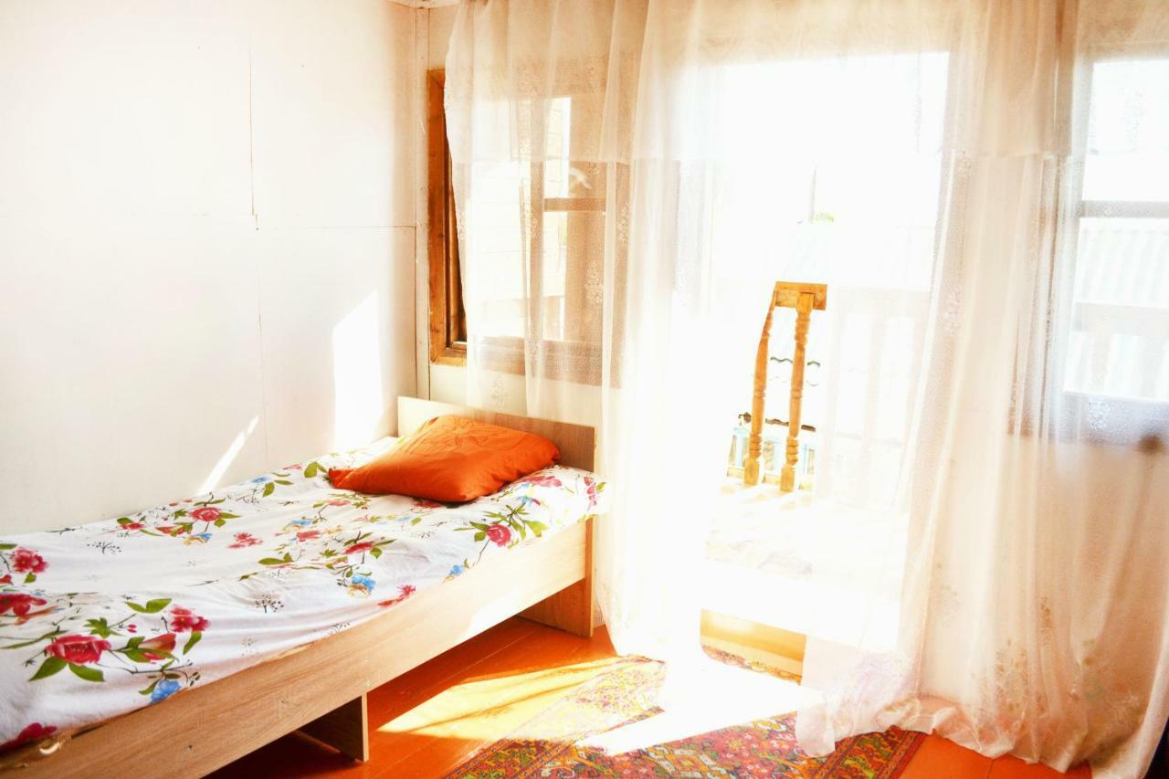 Guesthouse Bermet Tong Esterno foto