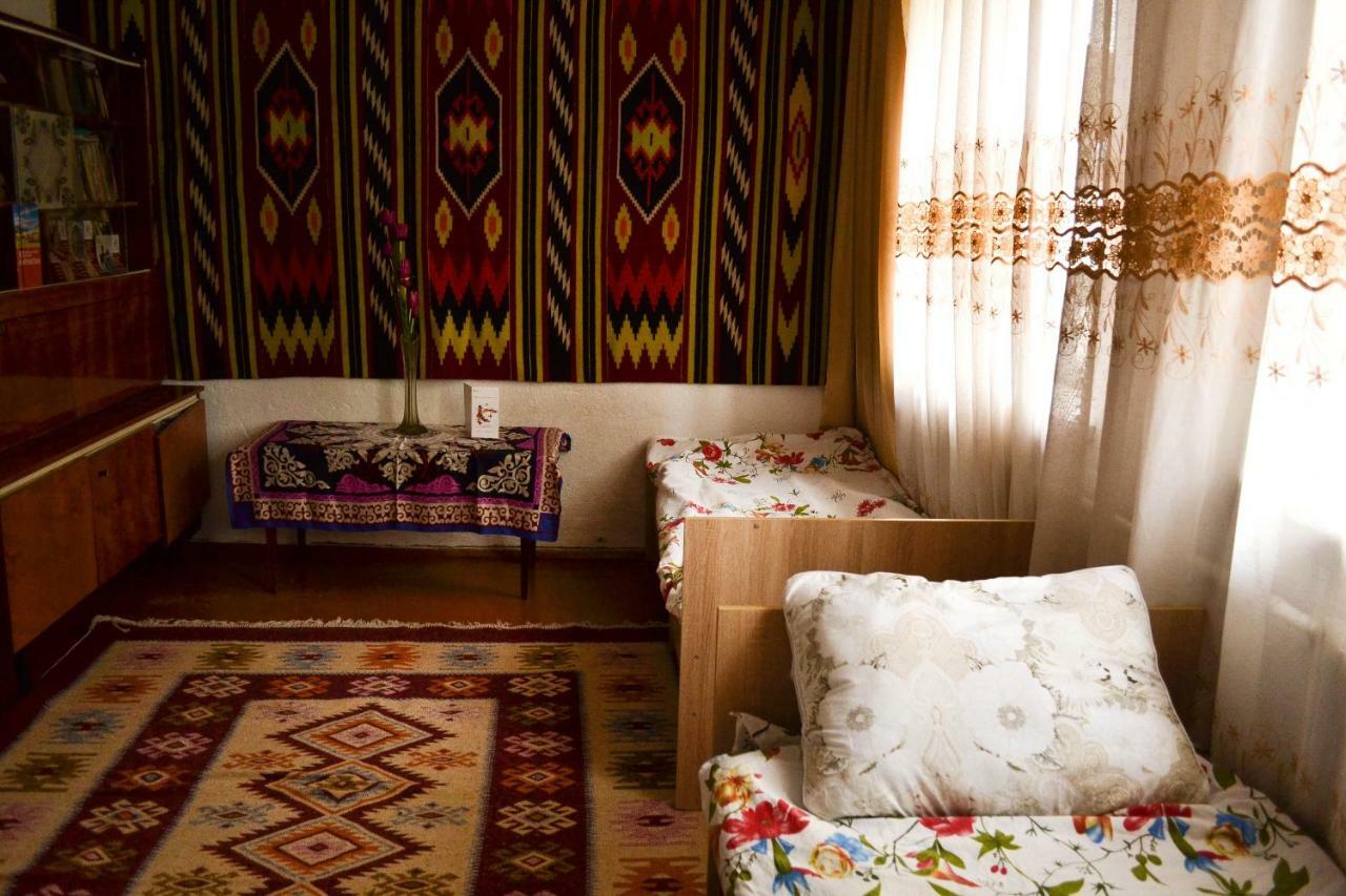 Guesthouse Bermet Tong Esterno foto