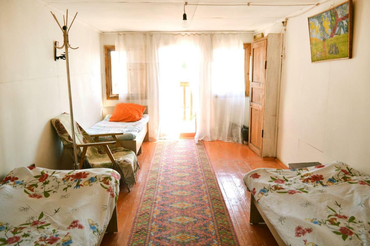 Guesthouse Bermet Tong Esterno foto