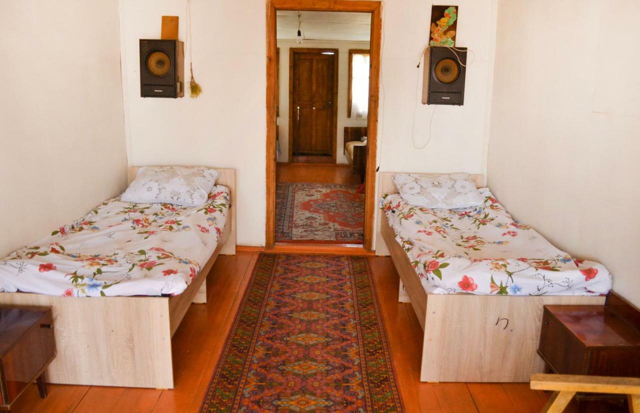 Guesthouse Bermet Tong Esterno foto