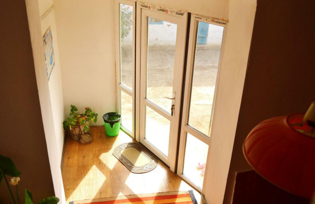 Guesthouse Bermet Tong Esterno foto