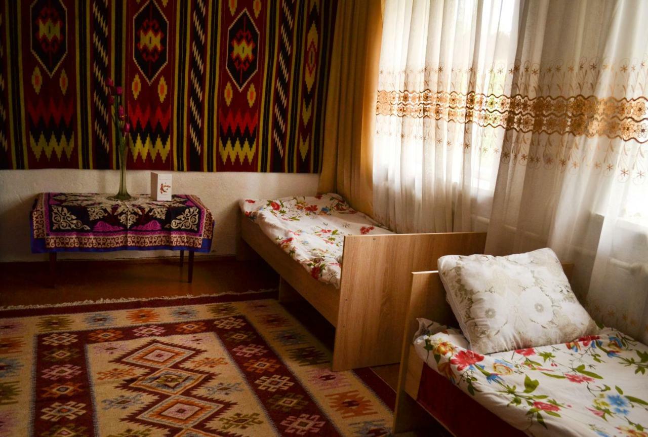 Guesthouse Bermet Tong Esterno foto