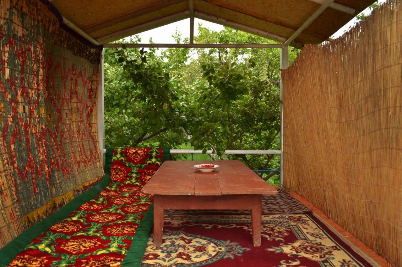 Guesthouse Bermet Tong Esterno foto